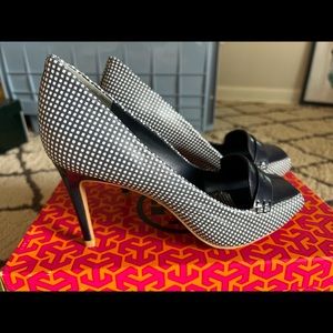 Tory Burch, open-toe navy pumps, NWT, size 8